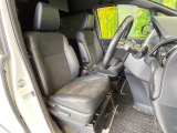 運転席シート廻りは使用感も少なく、良好な状態となっています。丁寧に使われていたことがよくわかりますね。