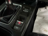 電子パーキングブレーキを搭載しており指先一つで操作可能です。