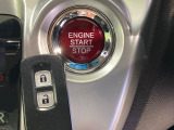 【Hondaスマートキー】カバンやポケットに入れたままでもドアの施錠・解錠が可能なスマートキーを装備。エンジンのオン・オフ時もカギを取り出す必要が無いからとっても便利です♪