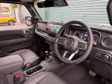 ステアリングを握ればJeepワールドが目の前に広がります!