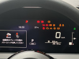 メーターパネル、左側デジタル部分で安全装備の設定や車両設定など確認出来ます。
