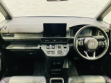 操作性に優れた運転席となります!小物入れや各ボタンの配置にこだわり、使いやすいです!座り心地もよく視認性も良好なのでロングドライブもお任せ下さい!