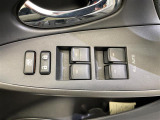【パワーウインドウ】運転席のスイッチで、各席の窓ガラスの開閉ができます!あると便利ですよね!