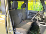 運転席シート廻りは使用感も少なく、良好な状態となっています。前オーナー様が丁寧に使っていたことがよくわかりますね。