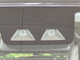 【スマートアシスト】走行中に前方の車両等を認識し、衝突しそうな時は警報とブレーキで衝突回避と被害軽減をアシスト。より安全にドライブをお楽しみいただけます。