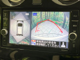 【アラウンドビューモニター】専用のカメラにより、上から見下ろしたような視点で360度クルマの周囲を確認することができます☆死角部分も確認しやすく、狭い場所での切り返しや駐車もスムーズに行えます。