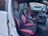運転席はホールド感のあるNISMO専用レカロシートが装備されております。