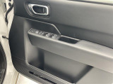 【パワーウインドウ】運転席のスイッチで、各席の窓ガラスの開閉ができます!あると便利ですよね!