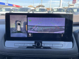 車を真上から見ているように、周囲の状況を把握しながら安心して駐車が行えるアラウンドビューモニター装備!