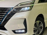 【LEDヘッドライト】悪天候や夜間走行時も良好な視界を確保し安心して運転できる高輝度LEDヘッドライトを装備!点灯速度が早く、消費電力も抑えられています。