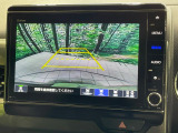 【バックカメラ】駐車時に後方がリアルタイム映像で確認できます。大型商業施設や立体駐車場での駐車時や、夜間のバック時に大活躍!運転スキルに関わらず、今や必須となった装備のひとつです!