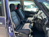 運転席は視認性や操作性を重視したつくりで、どなたでも扱いやすく快適にお乗りいただけます。清掃を行い、安心してご覧いただける状態で展示しております。