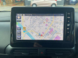 日産純正9インチメモリーナビ(MM223D-L)装備。スマートフォンによる部分地図更新、Bluetooth接続での音楽視聴、快適な画面操作と高音質なオーディオ再生。無料地図更新付きです。