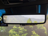 【デジタルインナーミラー】後席の大きな荷物や同乗者で後方が確認しづらい時でも安心!カメラが撮影した車両後方の映像をルームミラー内に表示。クリアな視界で状況の確認が可能です!