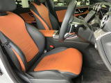 認定中古車はお車の経過年数や走行距離により1年もしくは2年間保証を付帯しております。「認定中古車保証」はメーカー保証です。全国のメルセデス正規販売店で保証を受けることができます。