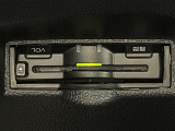 【ETC】有料道路を利用する際に料金所で停止することなく通過できる、ETC車載器(ノンストップ自動料金収受システム機器)が装備されています。セットアップを行うことで利用可能になります。