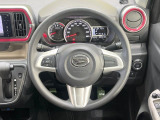 インテリアに合わせたデザインのステアリングは、運転される方のことも考え、運転しやすい形状、大きさです。是非一度、実際に触ってお確かめください。