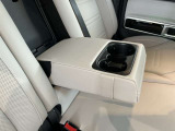 納車前整備は、メルセデスベンツ国際認定メカニックによる最新の検査ライン等の施設が充実した当社工場で入念に行います。メルセデス・ベンツの定める厳しい基準をクリアしたお車のみをご案内させて頂きます。
