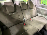 床下収納式のサードシートです。座席部分をコンパクトに収納でき、広大な荷室スペースとしてお使いいただけます!乗車人数や荷物の量など利用シーンに合わせて3列目を有効活用でき、とっても便利♪