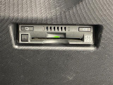 【ETC2.0(DSRC/ITSスポット)】ETCカードを挿入すれば料金所はノンストップで通過できます。ETC限定の割引や、高速道路の情報提供サービスを利用できます。