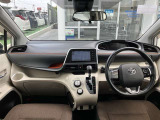 【運転席・インパネまわり】ハンドル・シート・フロアーなど隅々までプロによるクリーニング済み☆彡キレイな車内でドライブが一層快適にお楽しみいただけます!!