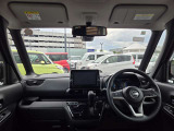 フロントガラスが広く視界が広々としているので、運転がとてもし易いです!