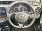 インテリアに合わせたデザインのステアリングは、運転される方のことも考え、運転しやすい形状、大きさです。是非一度、実際に触ってお確かめください。