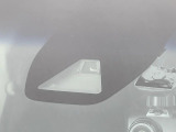 【ホンダセンシング】走行中に前方の車両等を認識し、衝突しそうな時は警報とブレーキで衝突回避と被害軽減をアシスト。より安全にドライブをお楽しみいただけます。