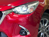 【LEDヘッドライト】悪天候や夜間走行時も良好な視界を確保し安心して運転できる高輝度LEDヘッドライトを装備!点灯速度が早く、消費電力も抑えられています。