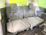 3列目シートはもちろん状態良好☆大人でもゆったりと座って頂けますので、大人数でのお出かけもラクラクです♪ご家族で、気の知れた仲間で、ドライブに行くのが楽しみですね♪