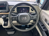 インテリアに合わせたデザインのステアリングは、運転される方のことも考え、運転しやすい形状、大きさです。是非一度、実際に触ってお確かめください。