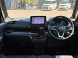 視界良好で運転しやすいキャビンとなります。