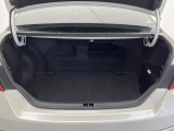 積み下ろしのしやすいデッキにはたっぷりと荷物を積み込んでいただけます。遊びから仕事まで、様々なシーンで頼れます♪