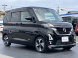 エマージェンシーブレーキ(衝突被害軽減ブレーキ)、フロントカメラが車両や歩行者を検知し警告音と共に衝突回避、軽減をアシストしてくれます。