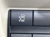 【パワースライドドア】スマートキーや運転席のスイッチでスライドドアの開閉が可能♪電動だから力を入れてドアを開ける必要が無く、小さいお子様でも、重い荷物を持っている時もラクに開け閉めできます♪