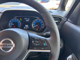 プロパイロット(同一車線運転支援)アクセル・ブレーキ・ステアリング操作をクルマがサポート。高速道路などで、ドライバーの負担を軽減します。