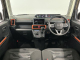 【インパネ】運転のしやすさを最優先に設計された見晴らしの良いフロントビュー。車両間隔が掴みやすく狭い道でも安心♪「安全」と「品質」を最優先に、安心してお乗りいただけるクルマを提供いたします。