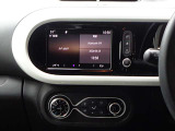 マルチメディアや運転支援システムの設定を、タッチスクリーンでコントロールできるR-Link 2を採用。 ミラーリング機能を使って地図アプリを表示すればタッチスクリーンをナビ画面として使えます。。