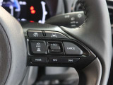 レーダークルーズコントロール(全車速追従機能付)付きです。車速に応じて追従支援してくれるので、ロングドライブも快適です。詳細は販売店スタッフまでおたずねください。