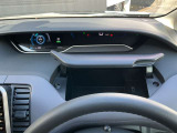 運転席に使い勝手のよい収納スペースを装備しています。
