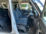 運転席シートリフター(ラチェット式)で、座面の高さも上下に動き、体格にあわせて調整ができます。