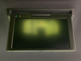 【フリップダウンモニター】大画面モニターで後席でもエンタメをお楽しみいただけます。小さなお子様にも大人気の装備です♪