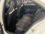 メルセデス・ベンツの定める厳しい基準をクリアしたお車のみをご案内させて頂きます。納車前整備はメーカー規定に基づき当店3Fの指定工場で入念に行なわれます。熟練のメカニックがお客様のお車を整備致します。