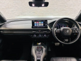操作性に優れた運転席となります!小物入れや各ボタンの配置にこだわり、使いやすいです!座り心地もよく視認性も良好なのでロングドライブもお任せ下さい!