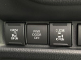 【両側パワースライドドア】スマートキーや運転席のスイッチで後席両側スライドドアの開閉が可能♪電動だから力を入れてドアを開ける必要が無く、小さなお子様でも簡単に開け閉めでき快適です♪