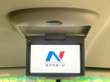 【フリップダウンモニター】大画面モニターで後席でもエンタメをお楽しみいただけます。小さなお子様にも大人気の装備です♪