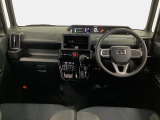 【インパネ】運転のしやすさを最優先に設計された見晴らしの良いフロントビュー。車両間隔が掴みやすく狭い道でも安心♪「安全」と「品質」を最優先に、安心してお乗りいただけるクルマを提供いたします。