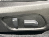 【パワーシート】スイッチ一つで簡単にシートの微調整が可能!電動だから力もいりません!快適なシートポジションにセットして、快適なドライブをお楽しみください。