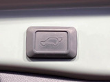 【パワーバックドア】スマートキーや運転席のボタンを押すだけでリアゲートが自動で開閉します!荷物を持っている時や、高い位置にあるバックドアを閉める際に便利な機能です♪