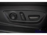 【パワーシート】 スイッチでシートポジションを細かく調整できます。